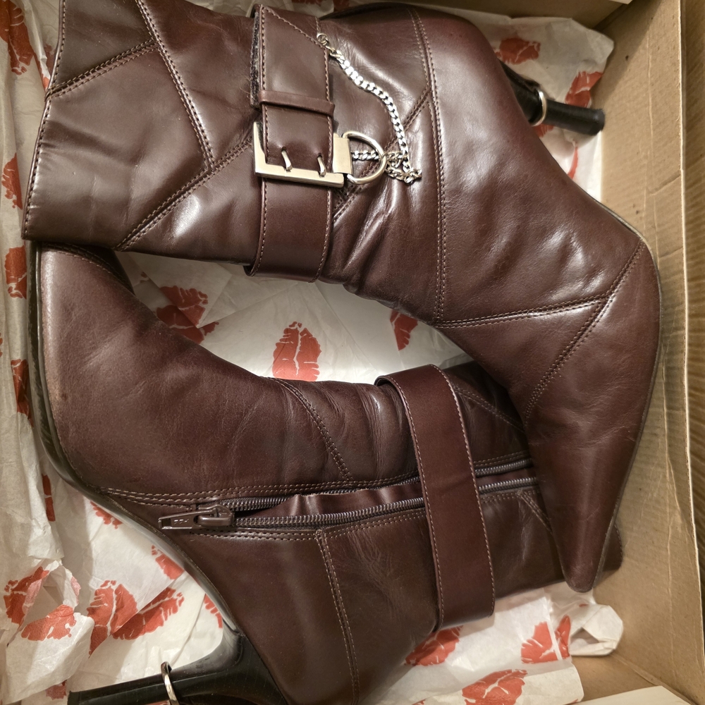 Kiss Brown Heeled Boots